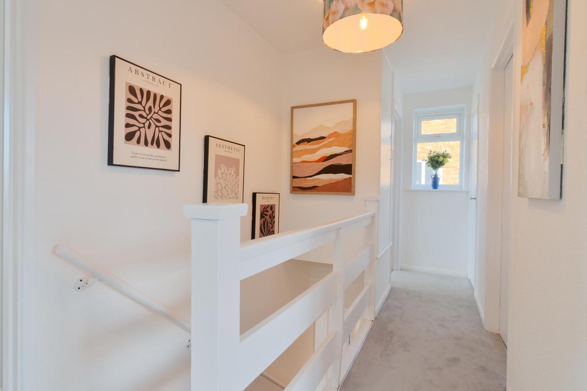 Stylish 4 Bedroom Spacious Retreat With Parking - Sleeps 10 - Families & Contractors 坎特伯雷 外观 照片